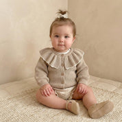 Cardigan Infantil em Tricô Bege com Gola Babado Vintage Moda Vintage Infantil 53 Kabannas 0-6 Meses 