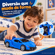 Criança brincando com carrinho que vira robô