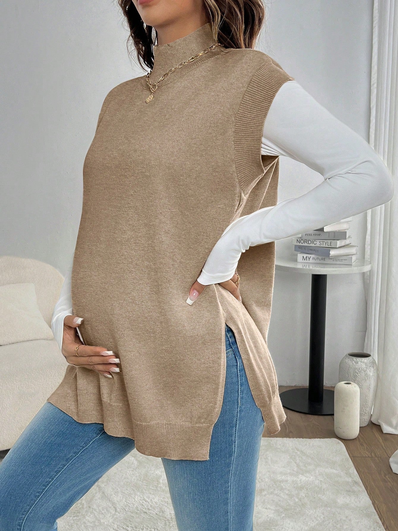 Colete Gestante de Tricô Oversized com Gola e Fendas Laterais - Bege