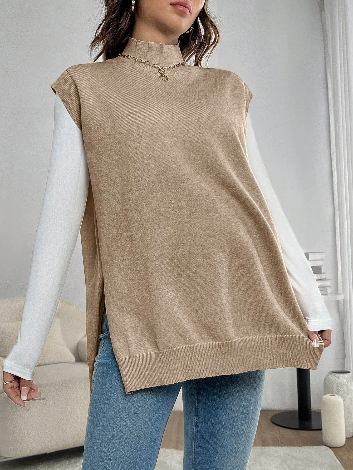 Colete Gestante de Tricô Oversized com Gola e Fendas Laterais - Bege