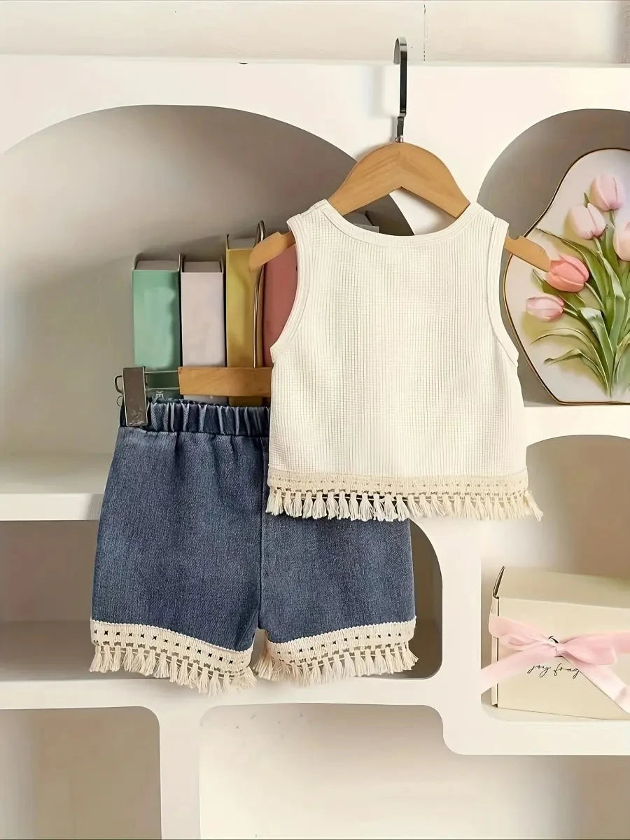 Conjunto 2 Peças Bebê Menina Top Canelado Sem Manga Flores em Crochê com Franja e Shorts Jeans com Barra de Macramê Conjunto Menina 08 Kabannas 