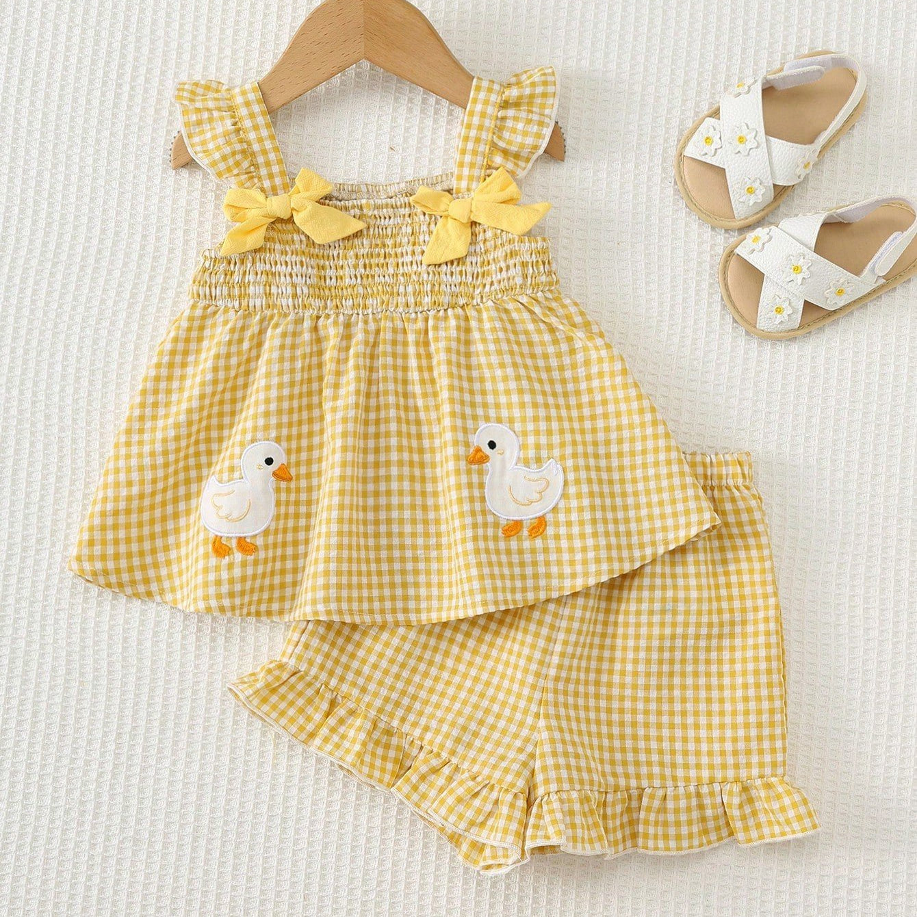 Conjunto 2 Peças Bebê Menina Top Franzido Alça e Shorts Xadrez Aplique Pato 001 Conjunto Menina 04 Kabannas Amarelo e branco 3-6 Meses 