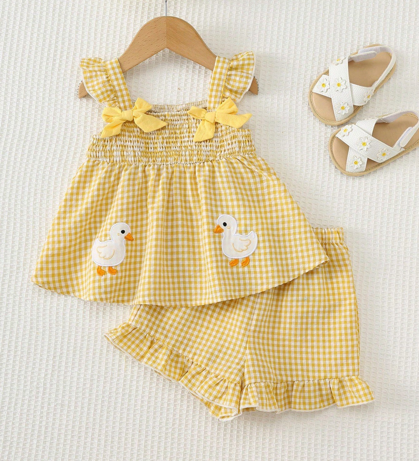 Conjunto 2 Peças Bebê Menina Top Franzido Alça e Shorts Xadrez Aplique Pato 001 Conjunto Menina 04 Kabannas Amarelo e branco 3-6 Meses 