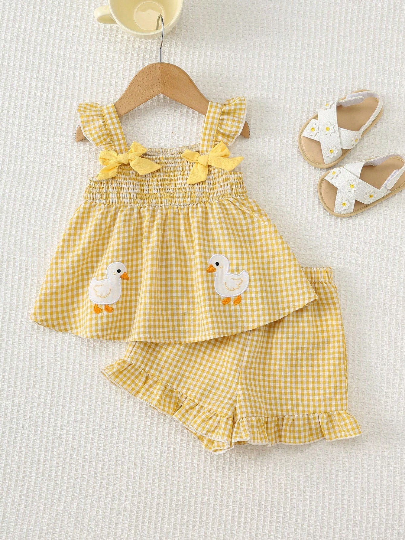 Conjunto 2 Peças Bebê Menina Top Franzido Alça e Shorts Xadrez Aplique Pato 001 Conjunto Menina 04 Kabannas Amarelo e branco 3-6 Meses 
