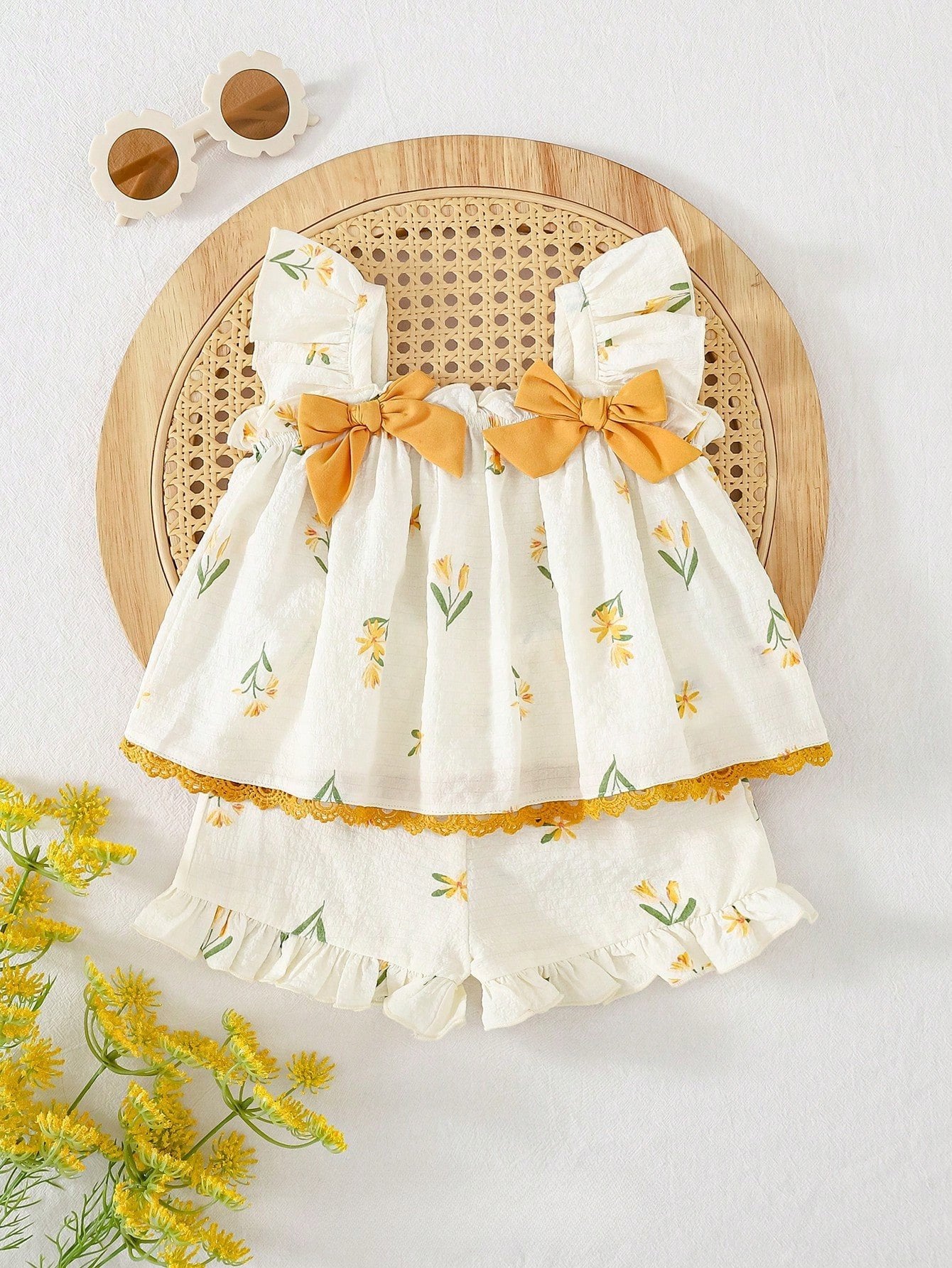 Conjunto 2 Peças Bebê Menina Top Manga Borboleta Floral e Shorts Babado 001 Conjunto Menina 06 Kabannas Branco e amarelo 6-9 Meses 