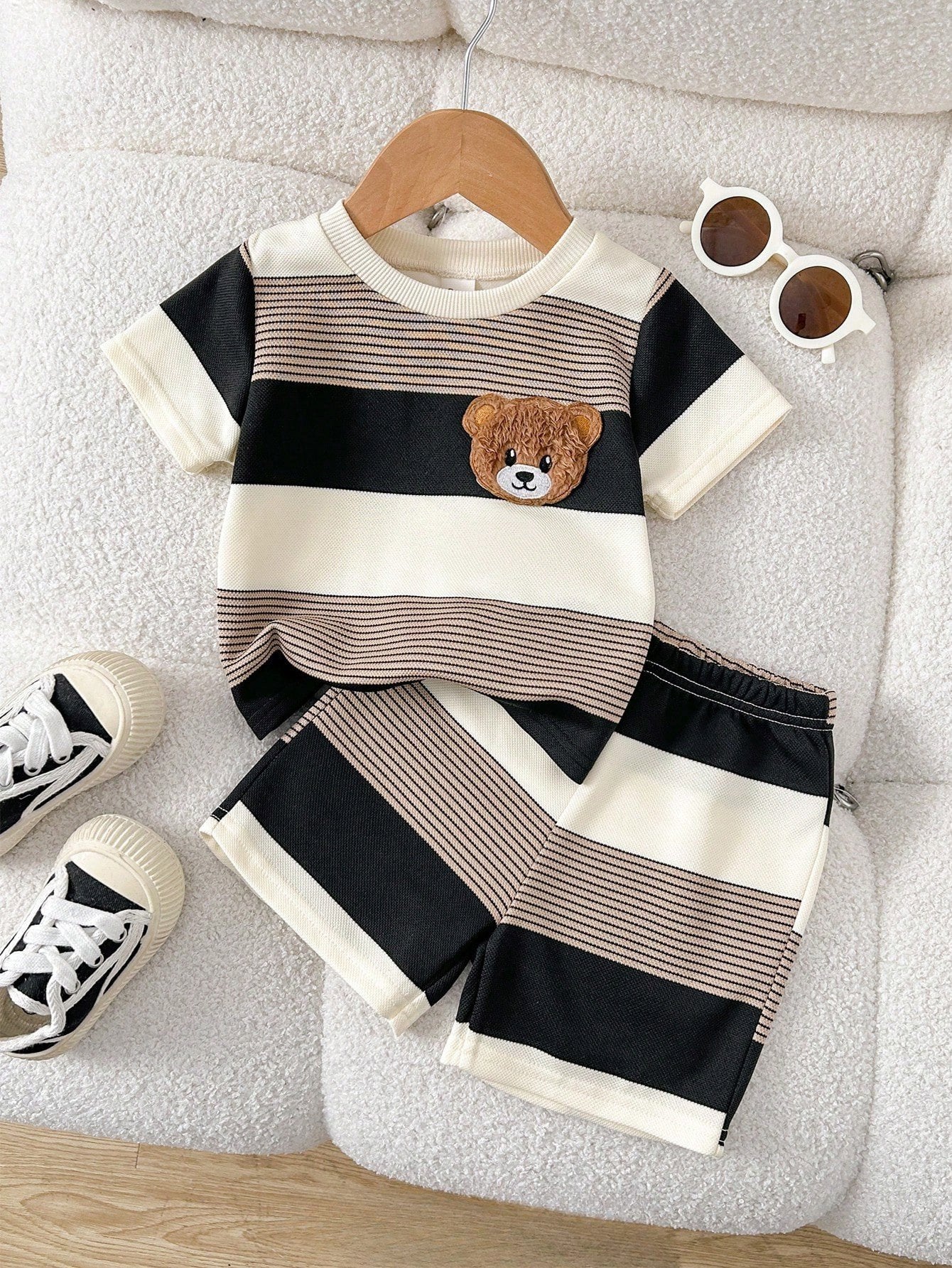 Conjunto 2 Peças Bebê Menino Camiseta Manga Curta Listrada Urso e Shorts Elástico 001 Conjunto Menino 10 Kabannas Listrado 6-9 Meses 
