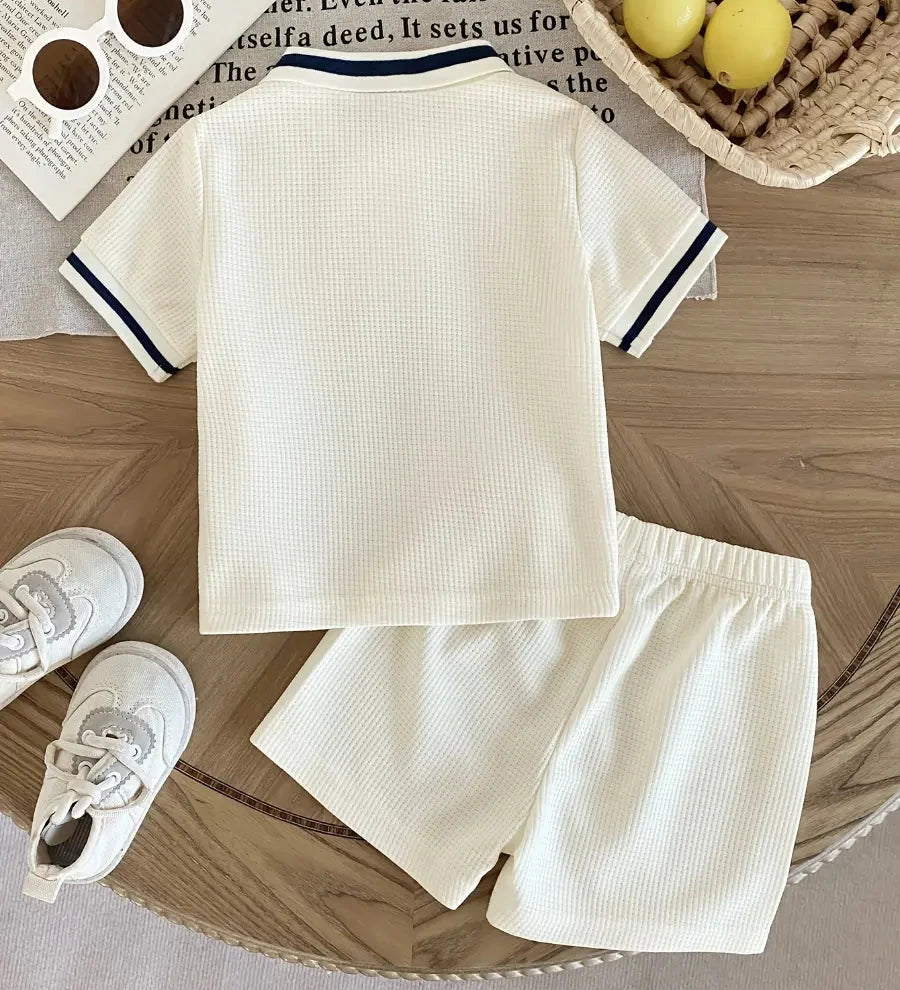 Conjunto 2 Peças Infantil Masculino Polo Manga Curta Malha Waffle Off-White Shorts Elástico Conjunto Menino 01 Kabannas 