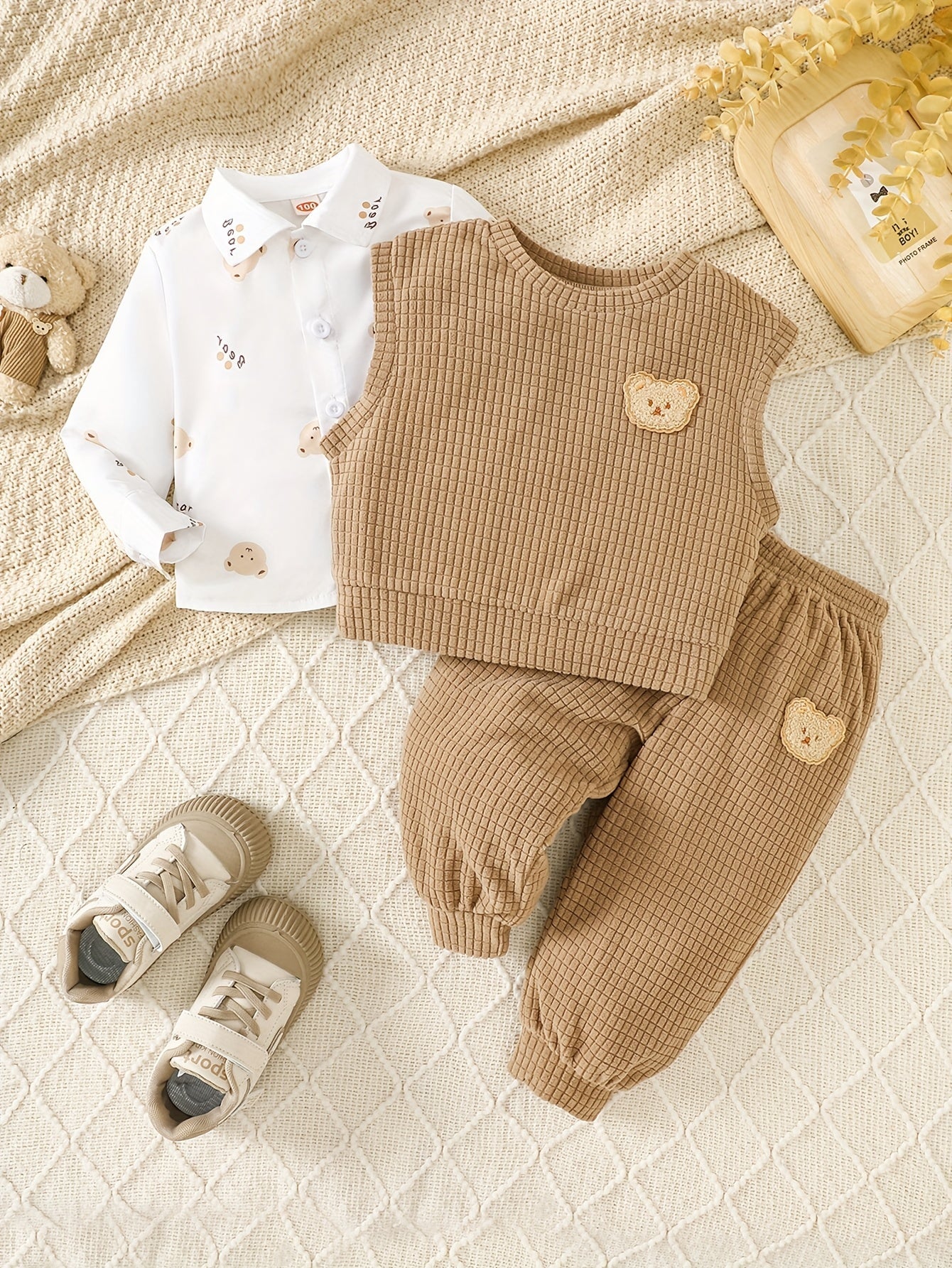 Conjunto 3 Peças Bebê Menino Camisa Colete Waffle e Calça Elástica Urso Conjunto Menino 24 Kabannas Cáqui 6-9 Meses 