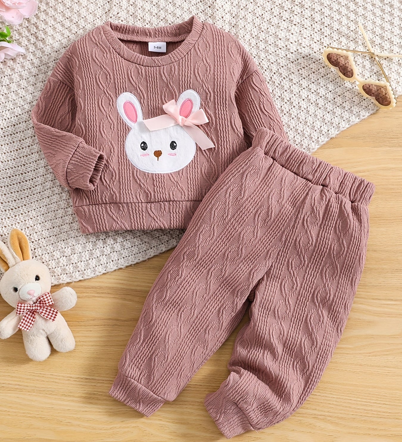 Conjunto Bebê Menina 2 Peças Moletom Texturizado Bordado Coelho com Laço e Calça Conjunto Menina 15 Kabannas Rosa antigo 3-6 Meses 