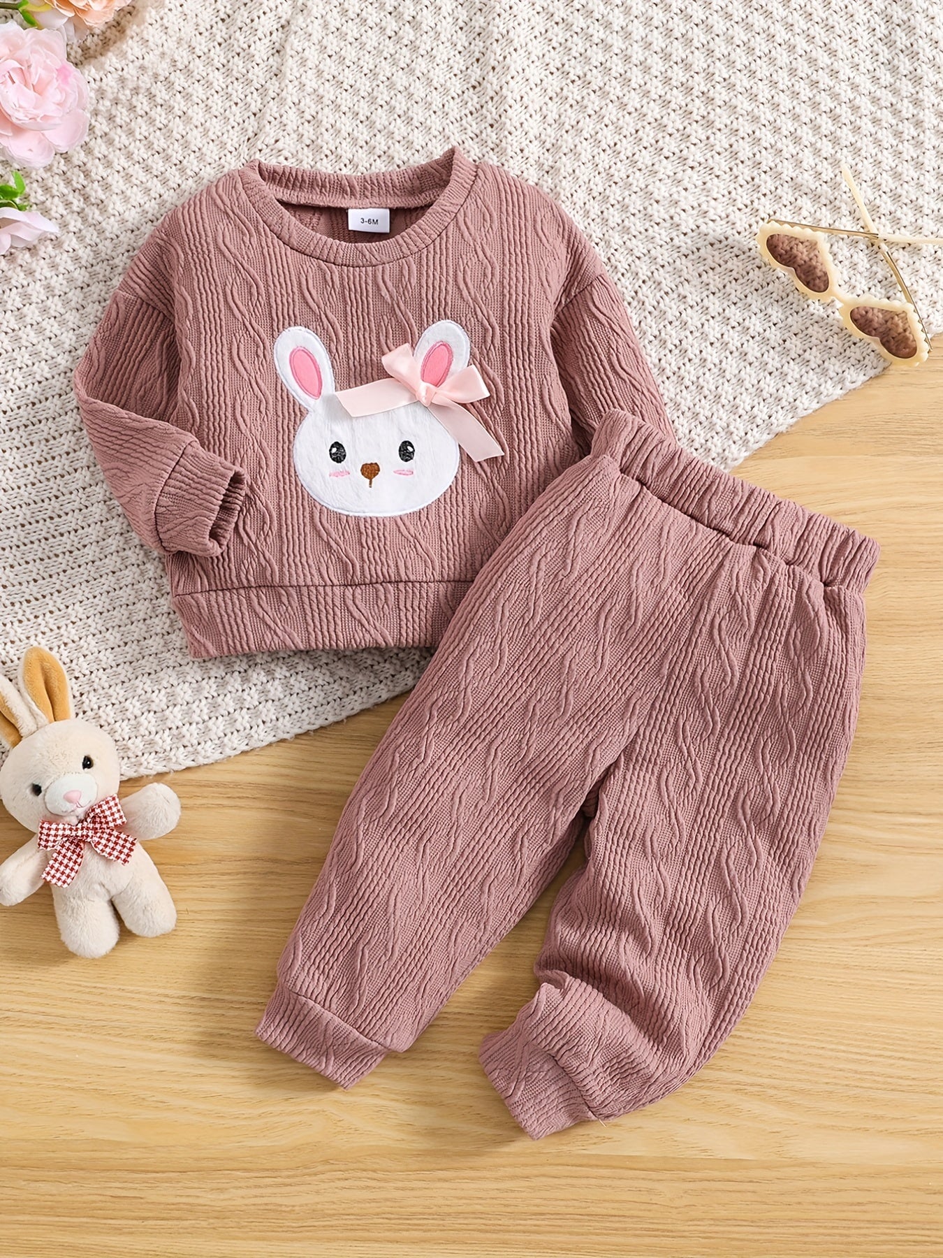 Conjunto Bebê Menina 2 Peças Moletom Texturizado Bordado Coelho com Laço e Calça Conjunto Menina 15 Kabannas Rosa antigo 3-6 Meses 