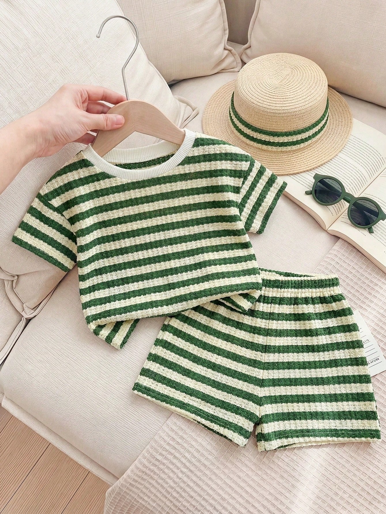 Conjunto Bebê Menina Camiseta e Shorts Waffle 004 Conjunto Menina 19 Kabannas Verde e branco 6-9 Meses 