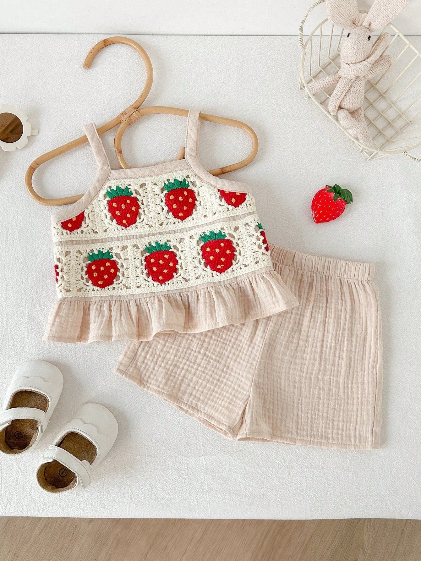 Conjunto Bebê Menina Regata Crochê Morango e Short Musselina 004 Conjunto Menina 14 Kabannas 
