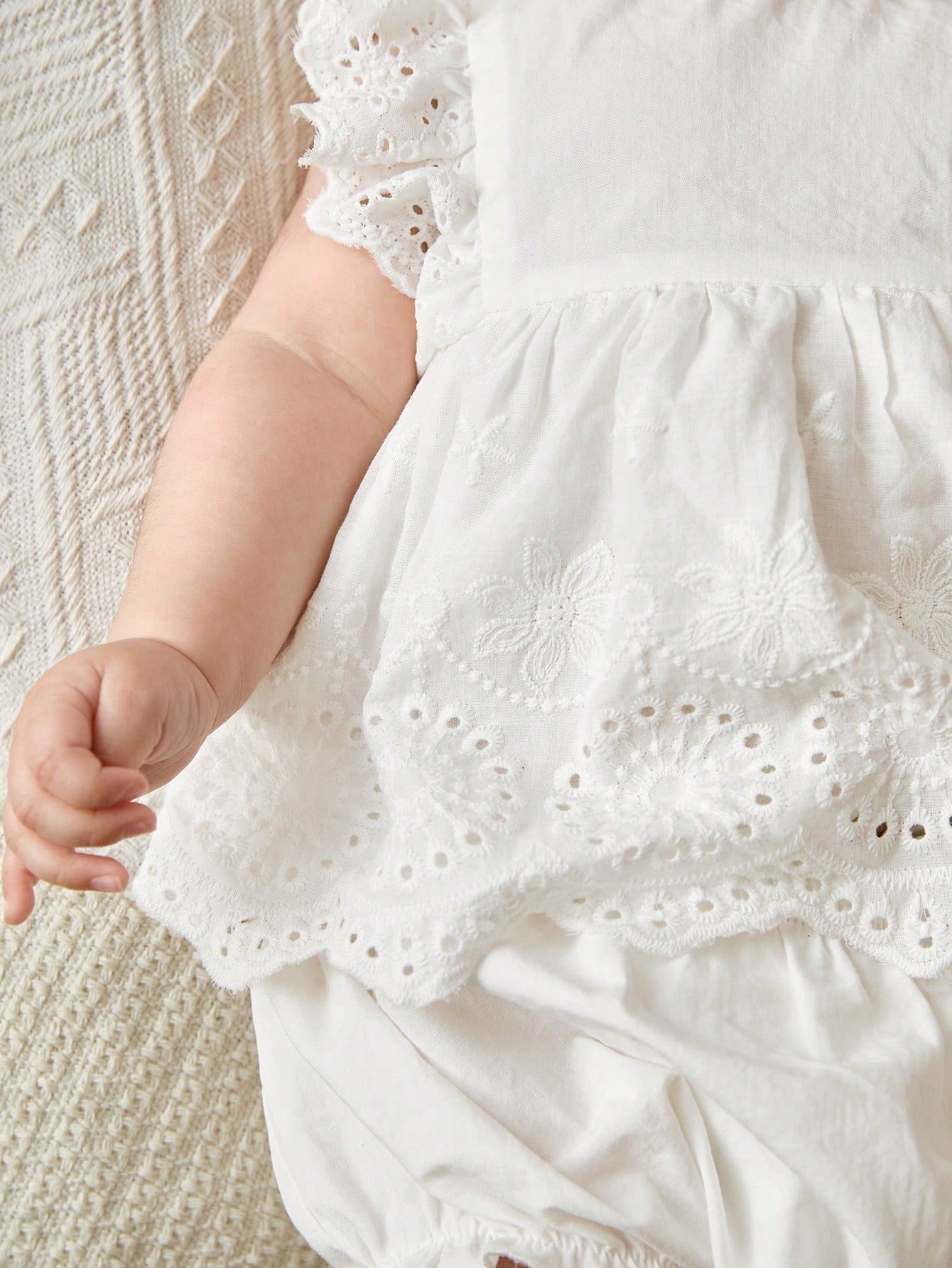 Conjunto Bebê Menina Vestido Bordado Ilhó e Shorts 004 Conjunto Menina 21 Kabannas 
