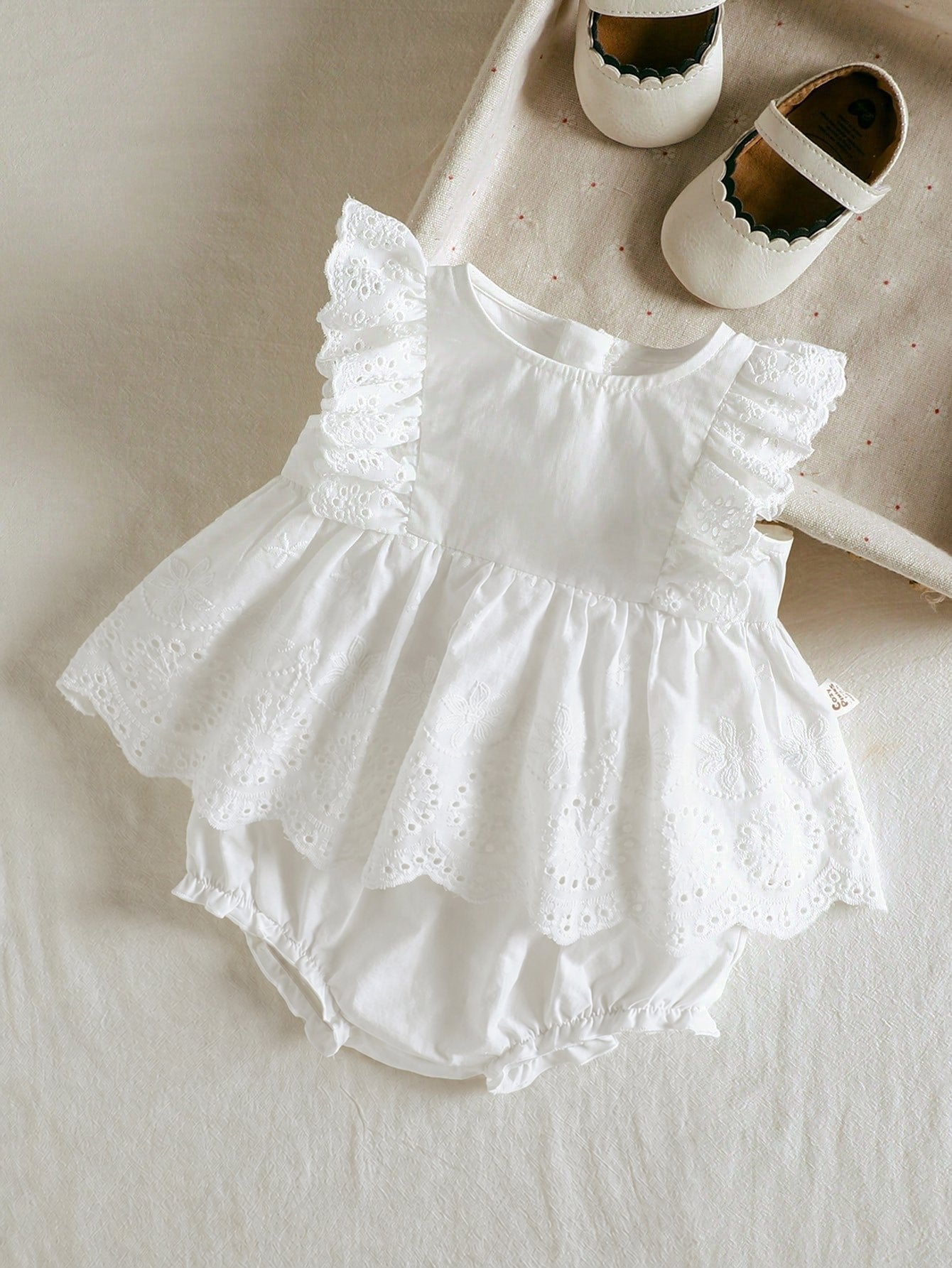 Conjunto Bebê Menina Vestido Bordado Ilhó e Shorts 004 Conjunto Menina 21 Kabannas Branco 0-1 Meses 