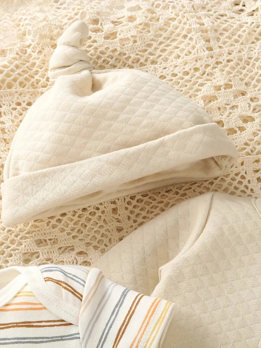 Conjunto Bebê Menino Kit 4 Peças Body Listrado Cardigan Bordado Girafa Calça e Touca Conjunto Menino 11 Kabannas 