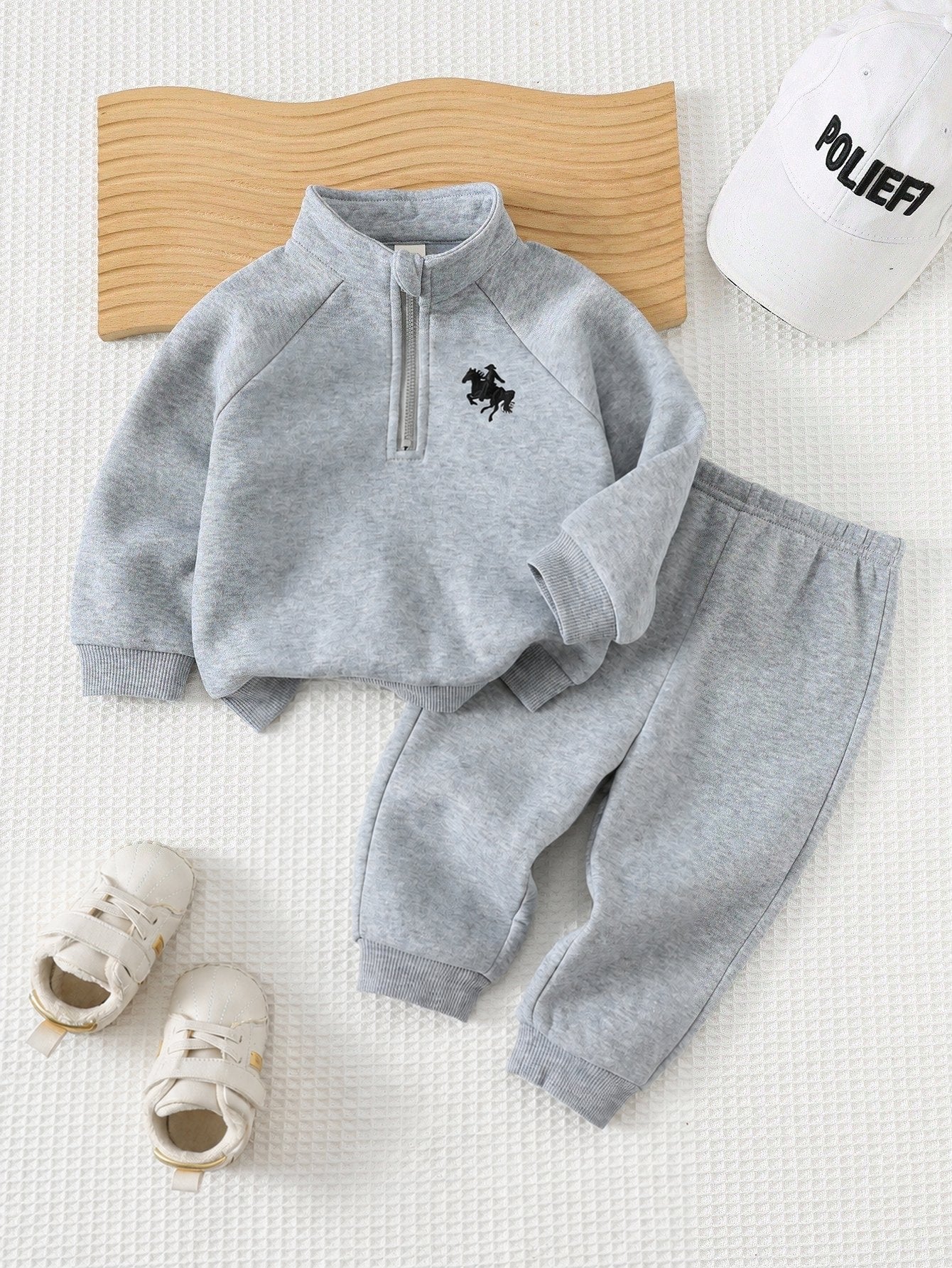 Conjunto Bebê Menino Moletom Bordado Cavalo e Calça 004 Conjunto Menino 30 Kabannas 