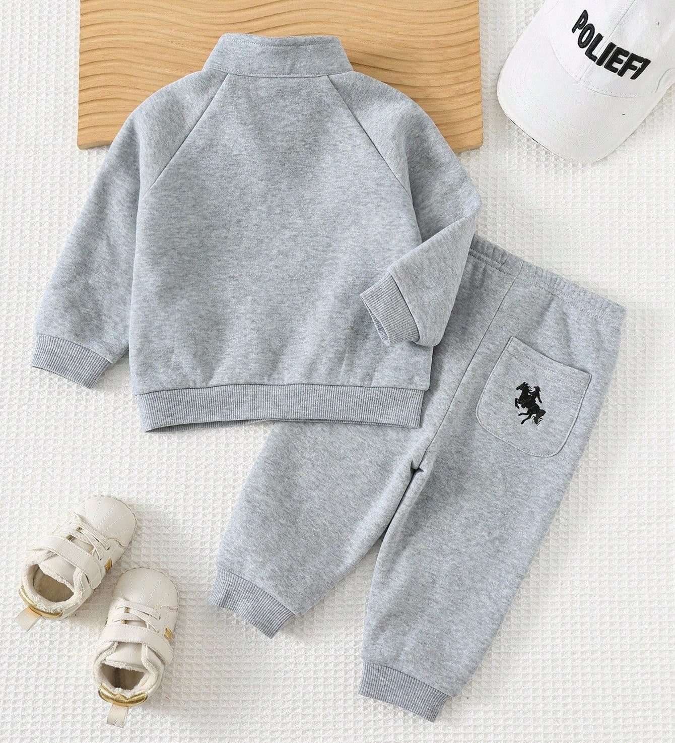 Conjunto Bebê Menino Moletom Bordado Cavalo e Calça 004 Conjunto Menino 30 Kabannas 