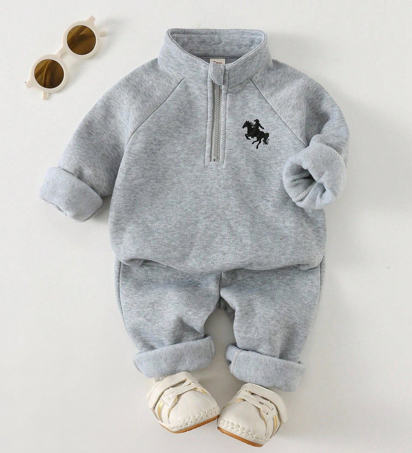 Conjunto Bebê Menino Moletom Bordado Cavalo e Calça 004 Conjunto Menino 30 Kabannas Cinza 6-9 Meses 