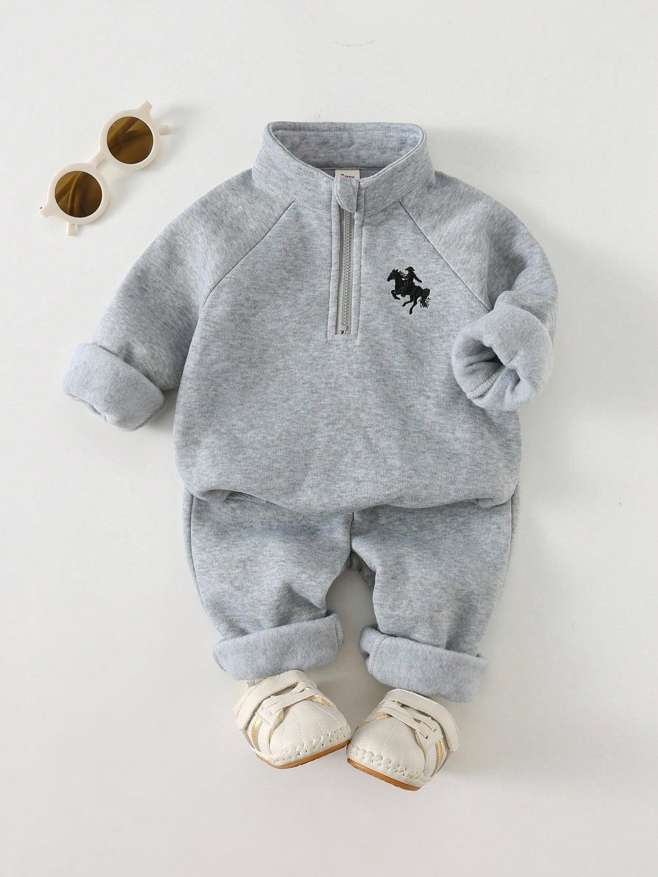Conjunto Bebê Menino Moletom Bordado Cavalo e Calça 004 Conjunto Menino 30 Kabannas Cinza 6-9 Meses 