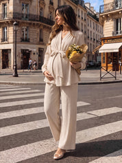Conjunto Gestante Blusa Plissada Decote V com Faixa e Calça Pantalona - Off-white