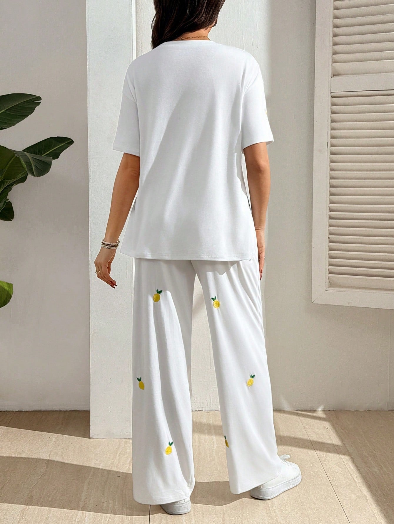 Conjunto Gestante Camiseta e Calça com Bordado de Limão - Branco