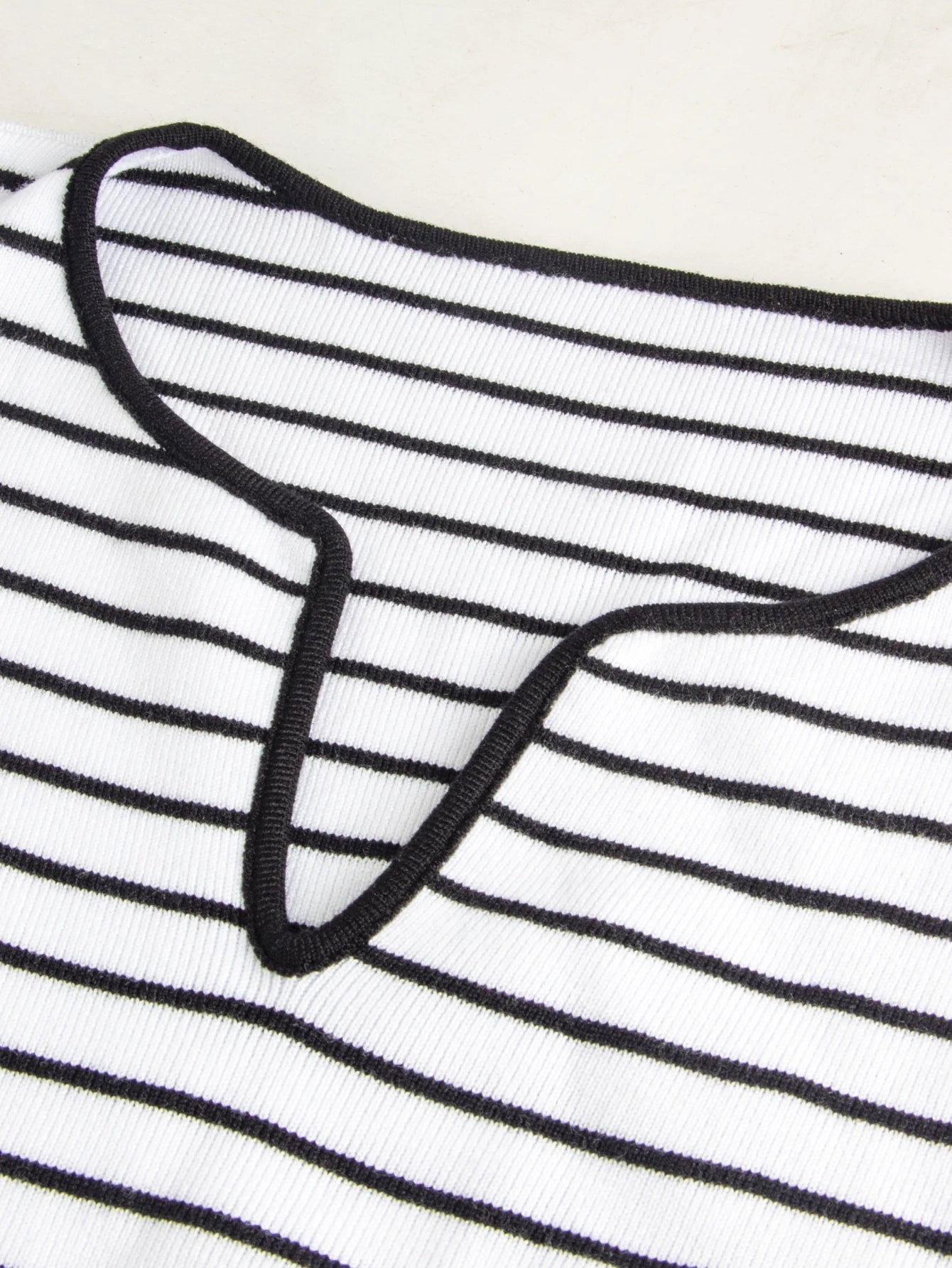 Conjunto Gestante de Tricô Listrado Suéter e Calça - Branco e preto