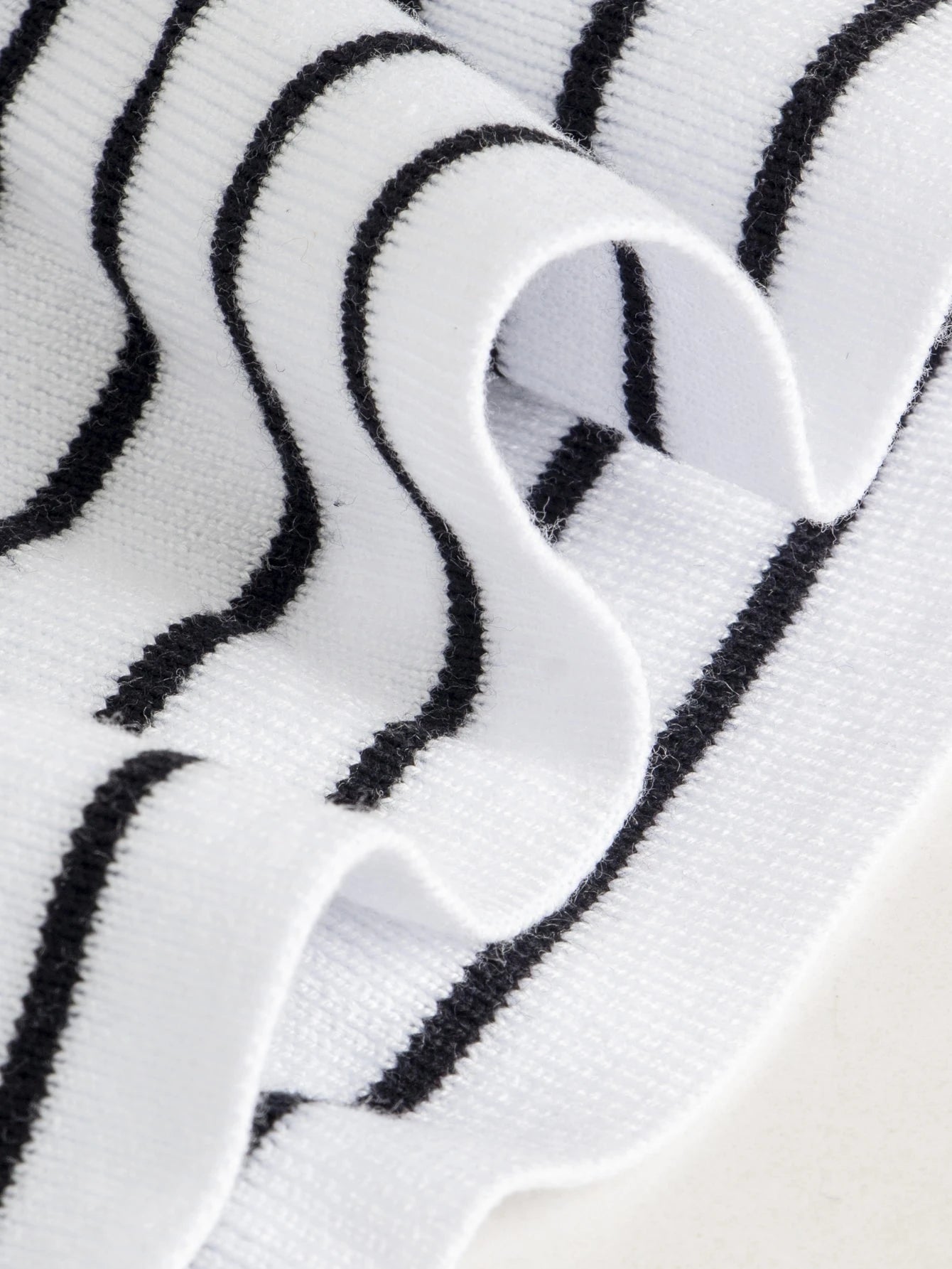 Conjunto Gestante de Tricô Listrado Suéter e Calça - Branco e preto