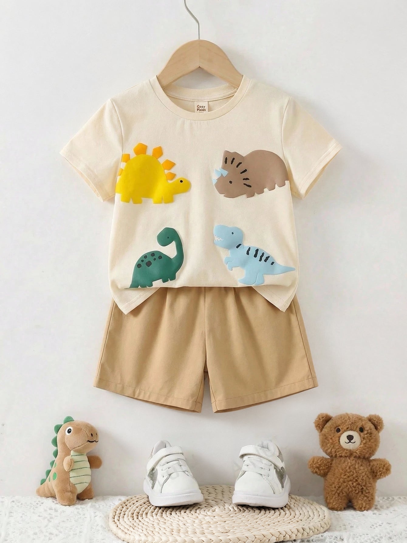 Conjunto Infantil Menino Camiseta Dinossauros 3D e Shorts Caqui
