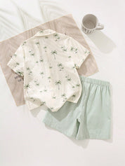 Conjunto Infantil Menino Camisa Coqueiros e Shorts Verde em Algodão - Creme e verde