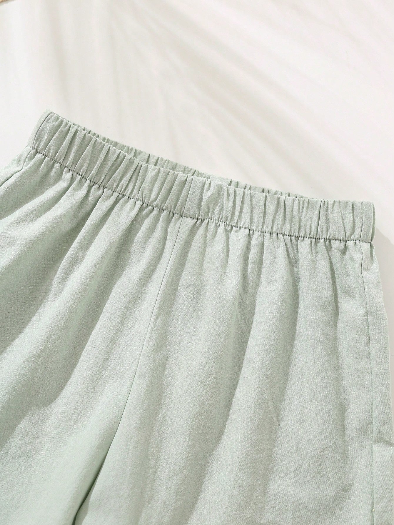 Conjunto Infantil Menino Camisa Coqueiros e Shorts Verde em Algodão - Creme e verde