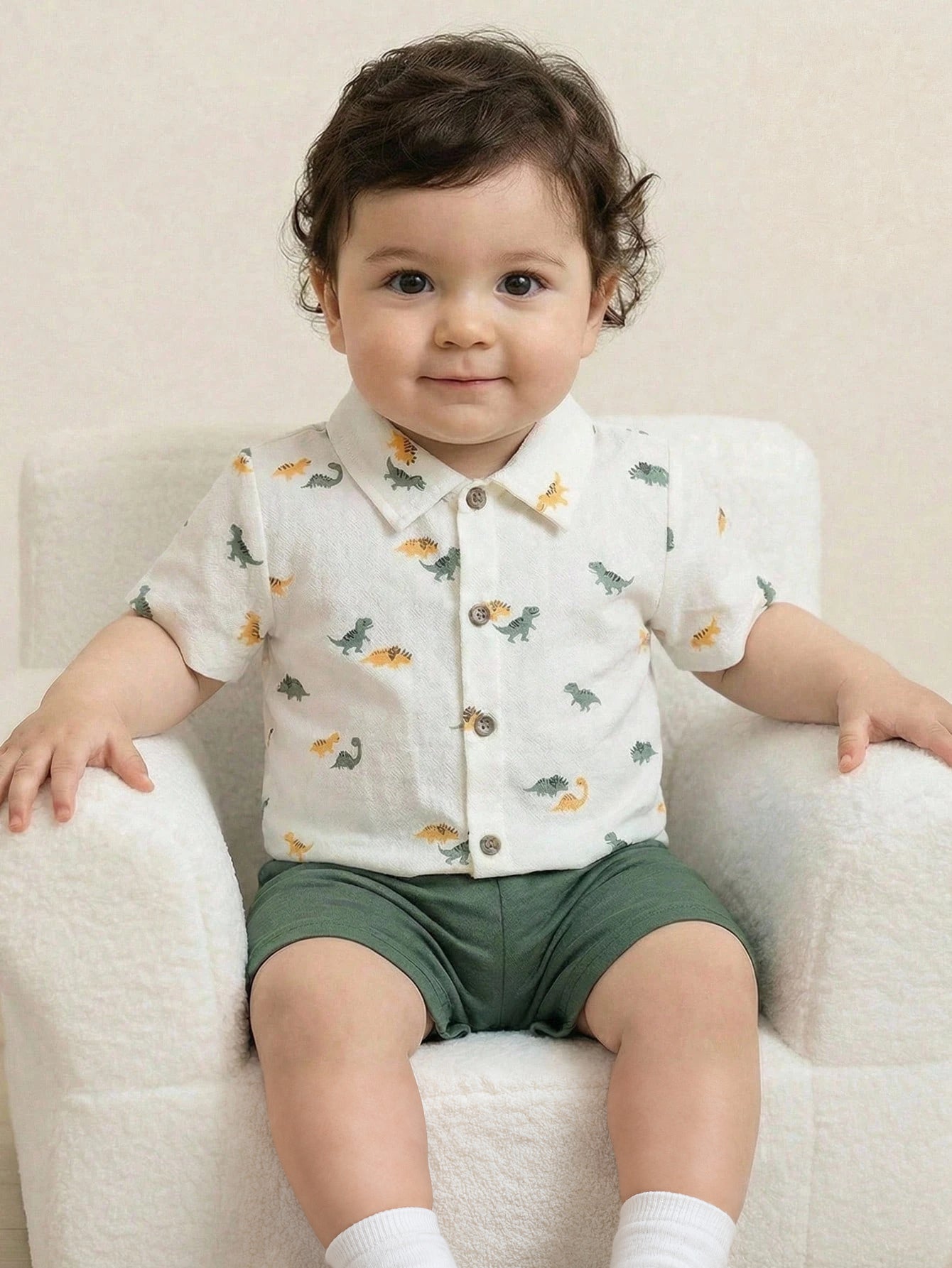 Conjunto infantil menino camisa dinossauro e shorts