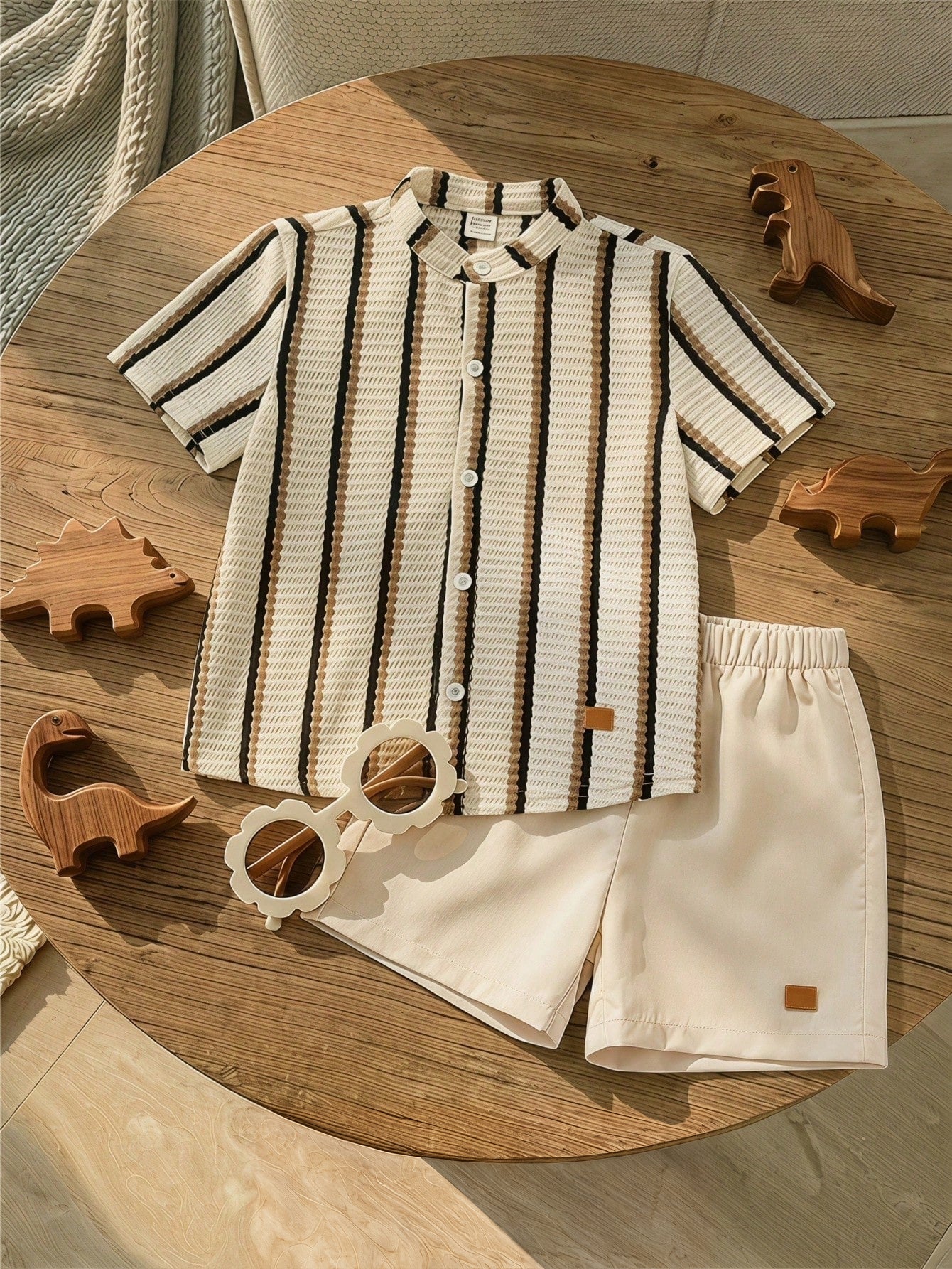 Conjunto Infantil Menino Camisa Listrada com Botões e Bermuda