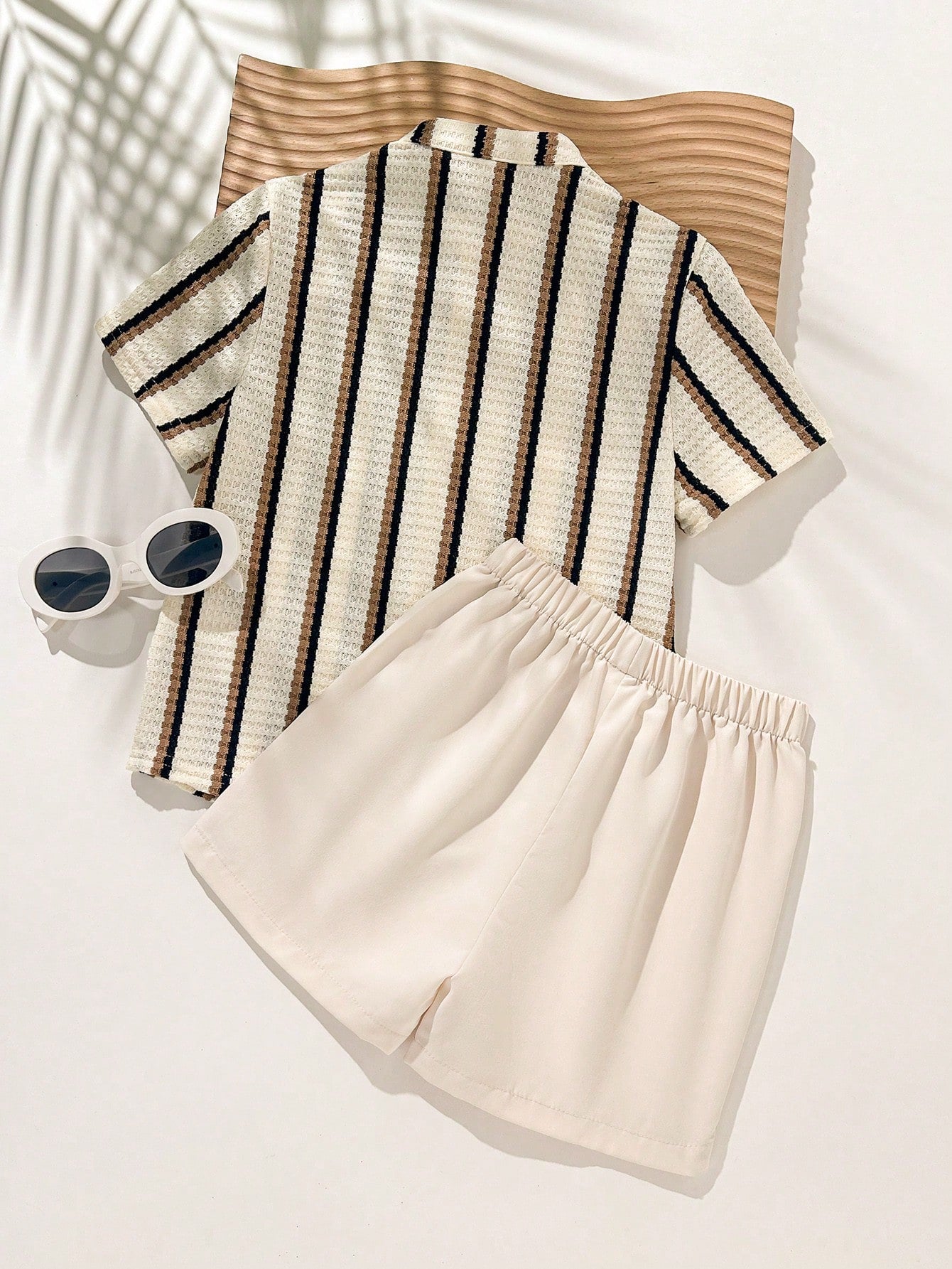 Conjunto Infantil Menino Camisa Listrada com Botões e Bermuda - Bege e marrom