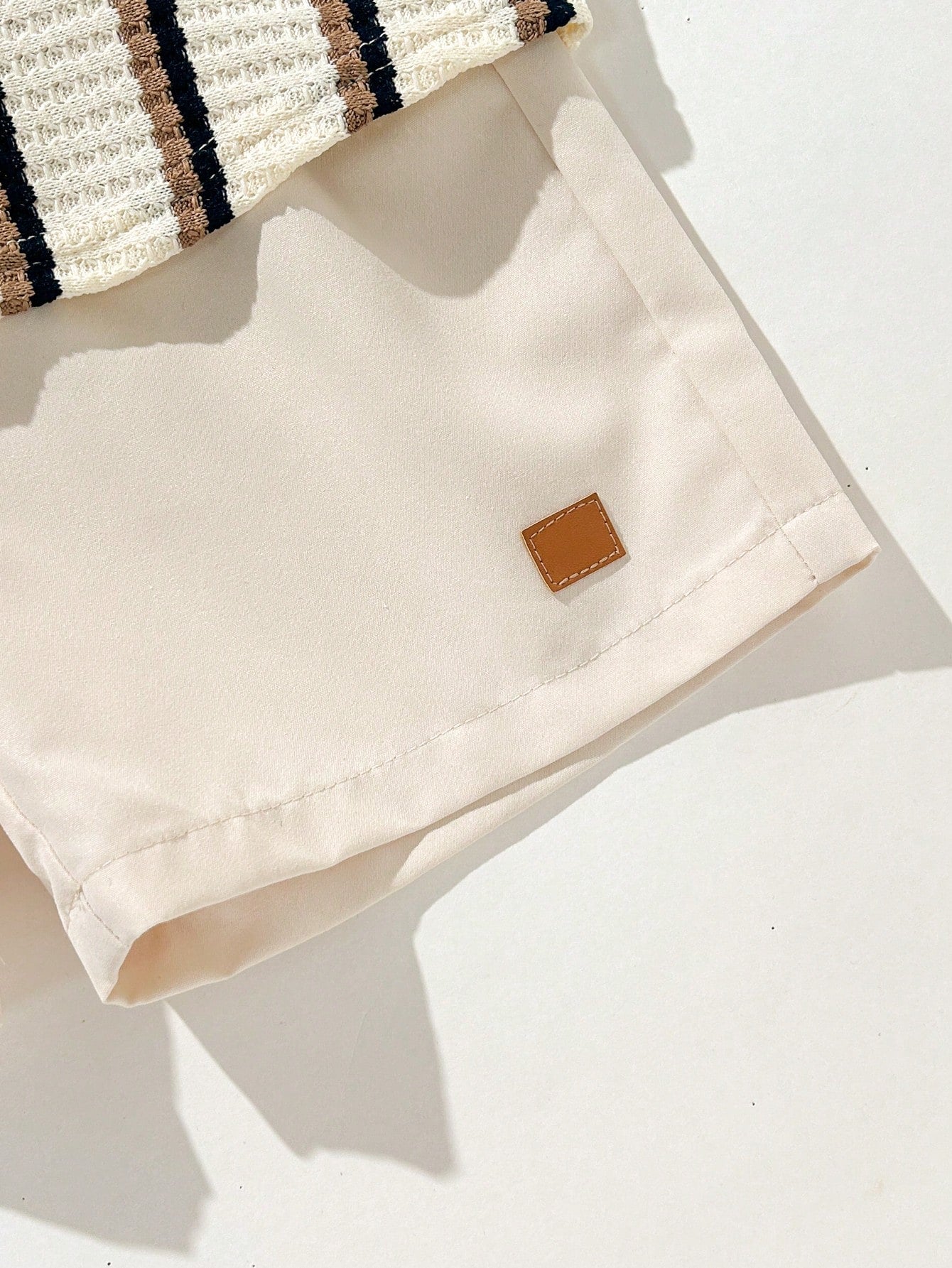 Conjunto Infantil Menino Camisa Listrada com Botões e Bermuda - Bege e marrom