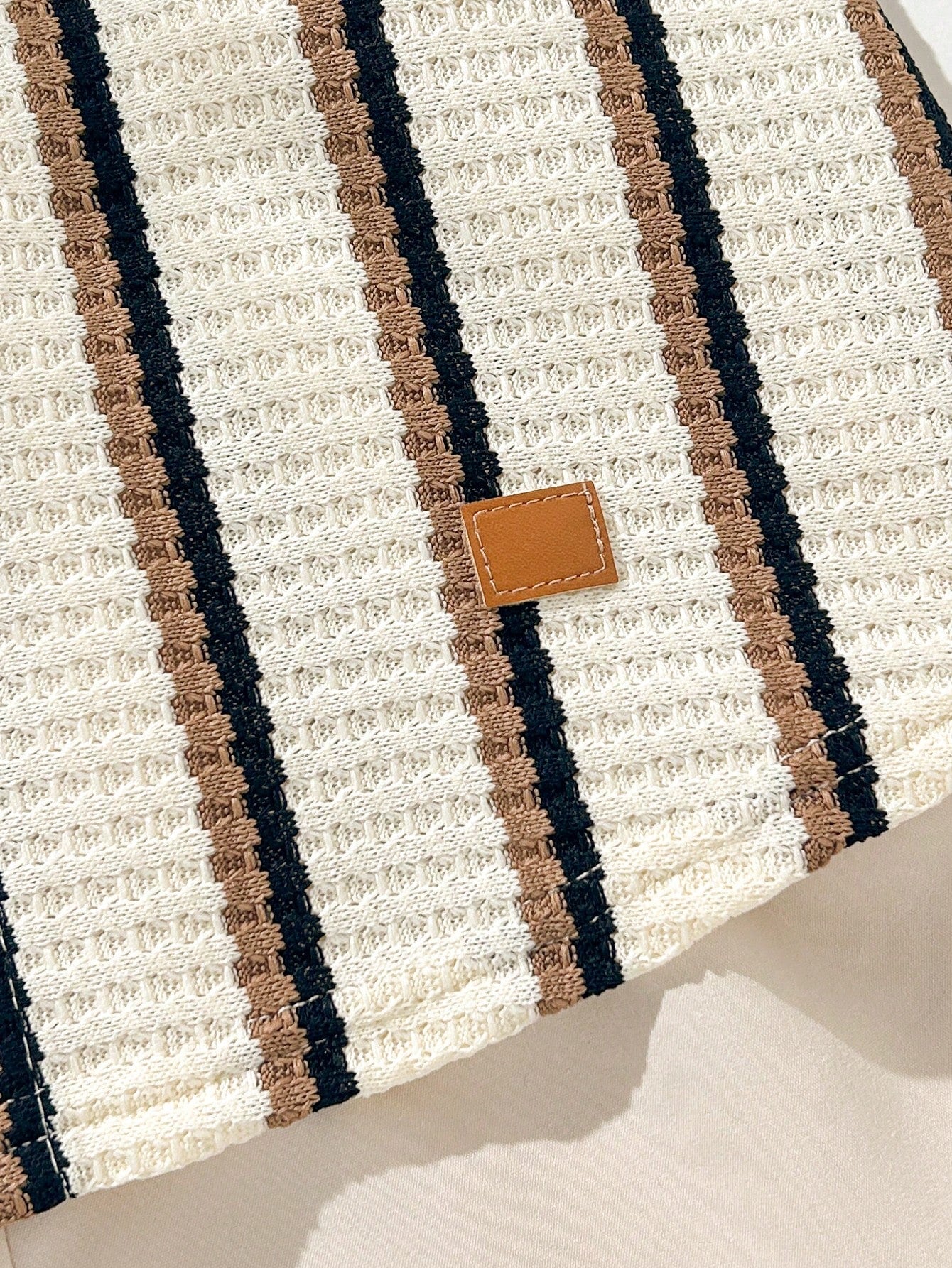 Conjunto Infantil Menino Camisa Listrada com Botões e Bermuda - Bege e marrom
