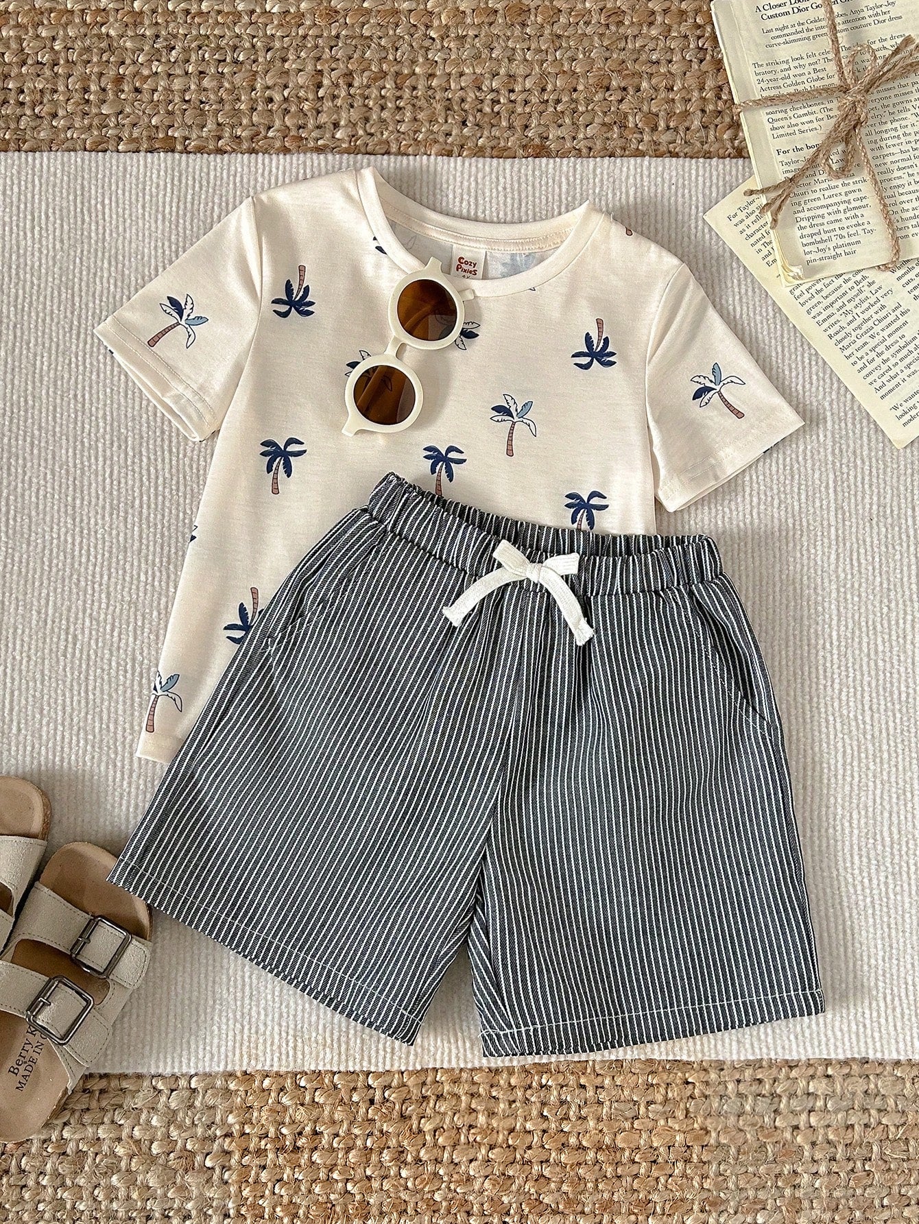 Conjunto Infantil Menino Camiseta Coqueiros e Bermuda Listrada