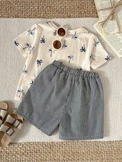 Conjunto Infantil Menino Camiseta Coqueiros e Bermuda Listrada - Branco e azul marinho