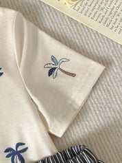 Conjunto Infantil Menino Camiseta Coqueiros e Bermuda Listrada - Branco e azul marinho