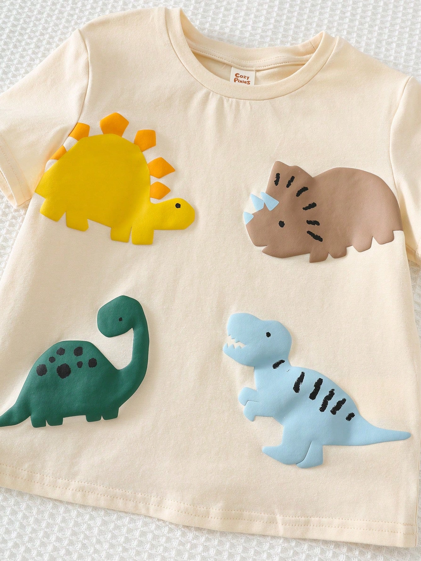 Conjunto Infantil Menino Camiseta Dinossauros 3D e Shorts Caqui - Bege e caqui
