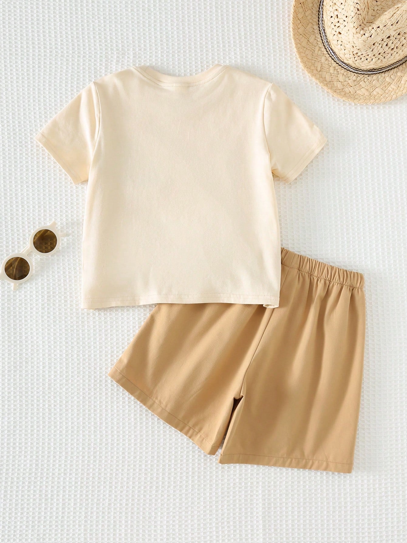 Conjunto Infantil Menino Camiseta Dinossauros 3D e Shorts Caqui - Bege e caqui