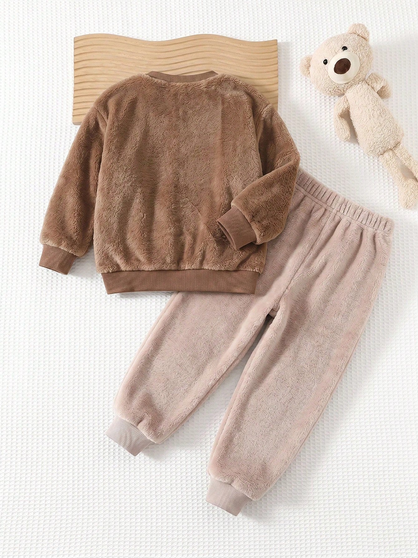 Conjunto Infantil Menino Moletom Pelúcia Urso e Calça com Patinhas - Marrom e bege