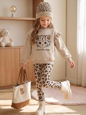 Conjunto infantil bege com estampa de oncinha