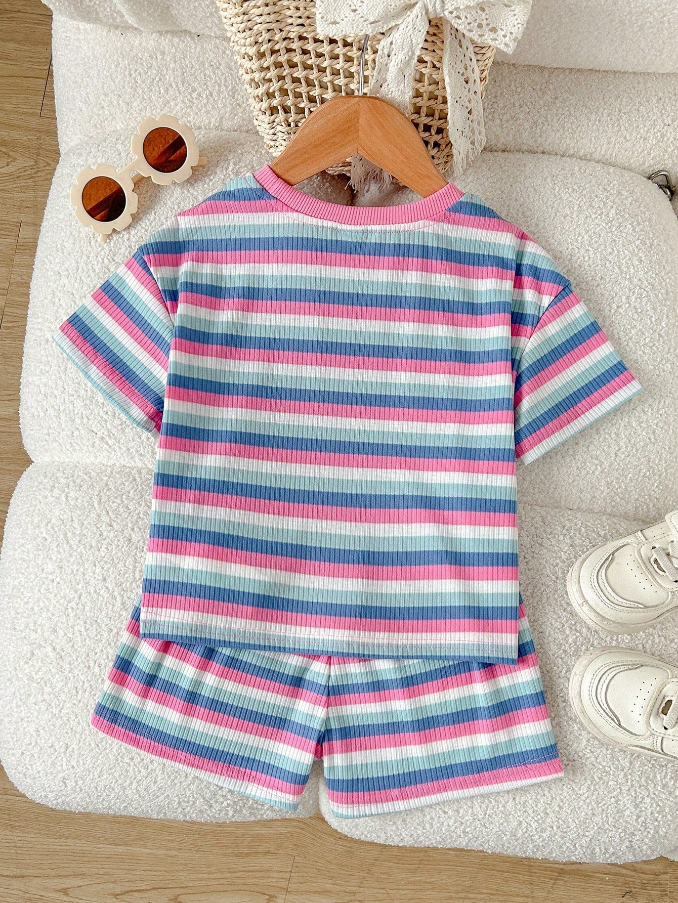 Conjunto Infantil Menina Camiseta Listrada Colorida e Shorts Canelado