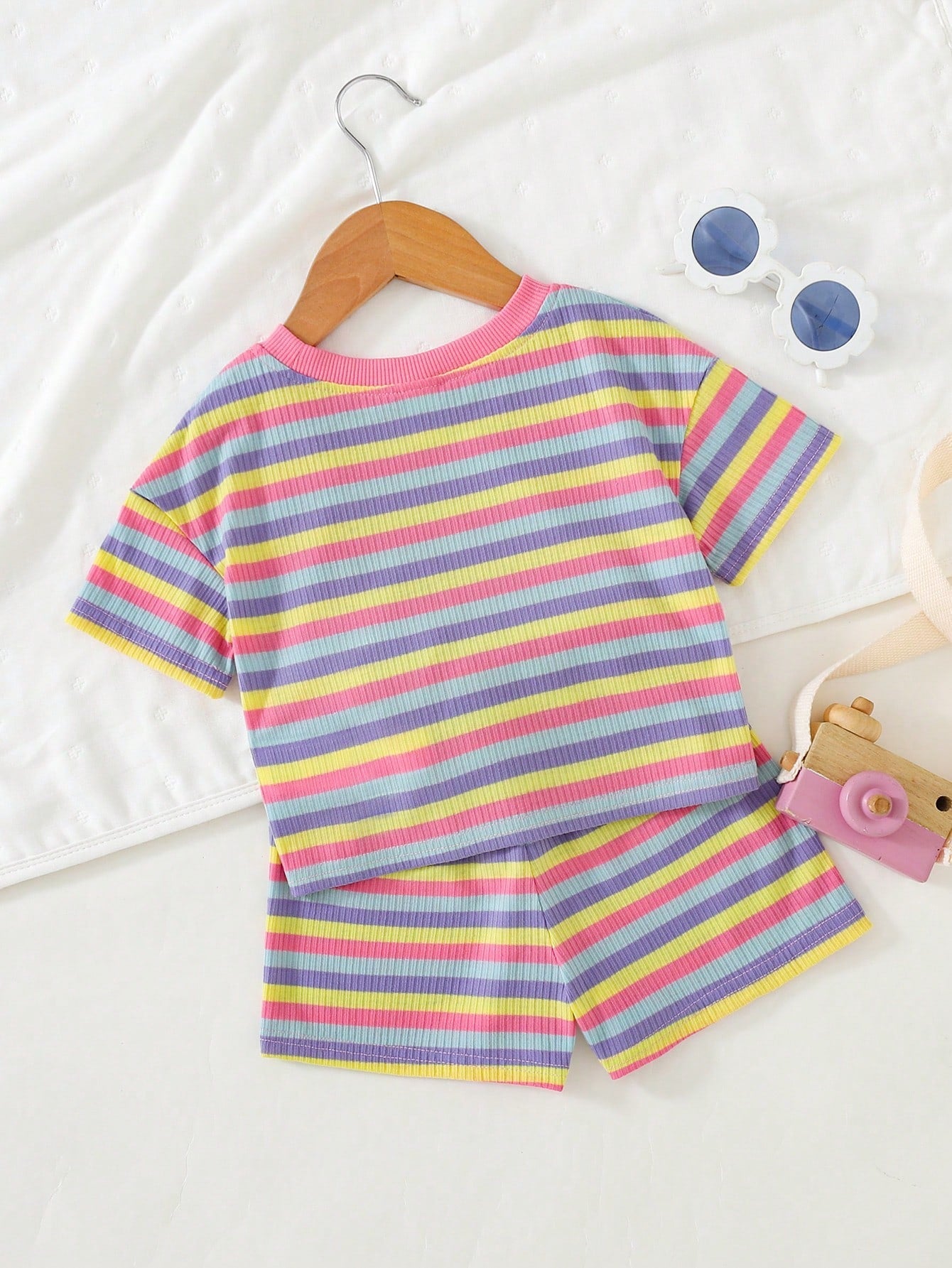 Conjunto Infantil Menina Camiseta Listrada Colorida e Shorts Canelado