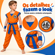 Detalhes das faixas azuis e símbolo estampado