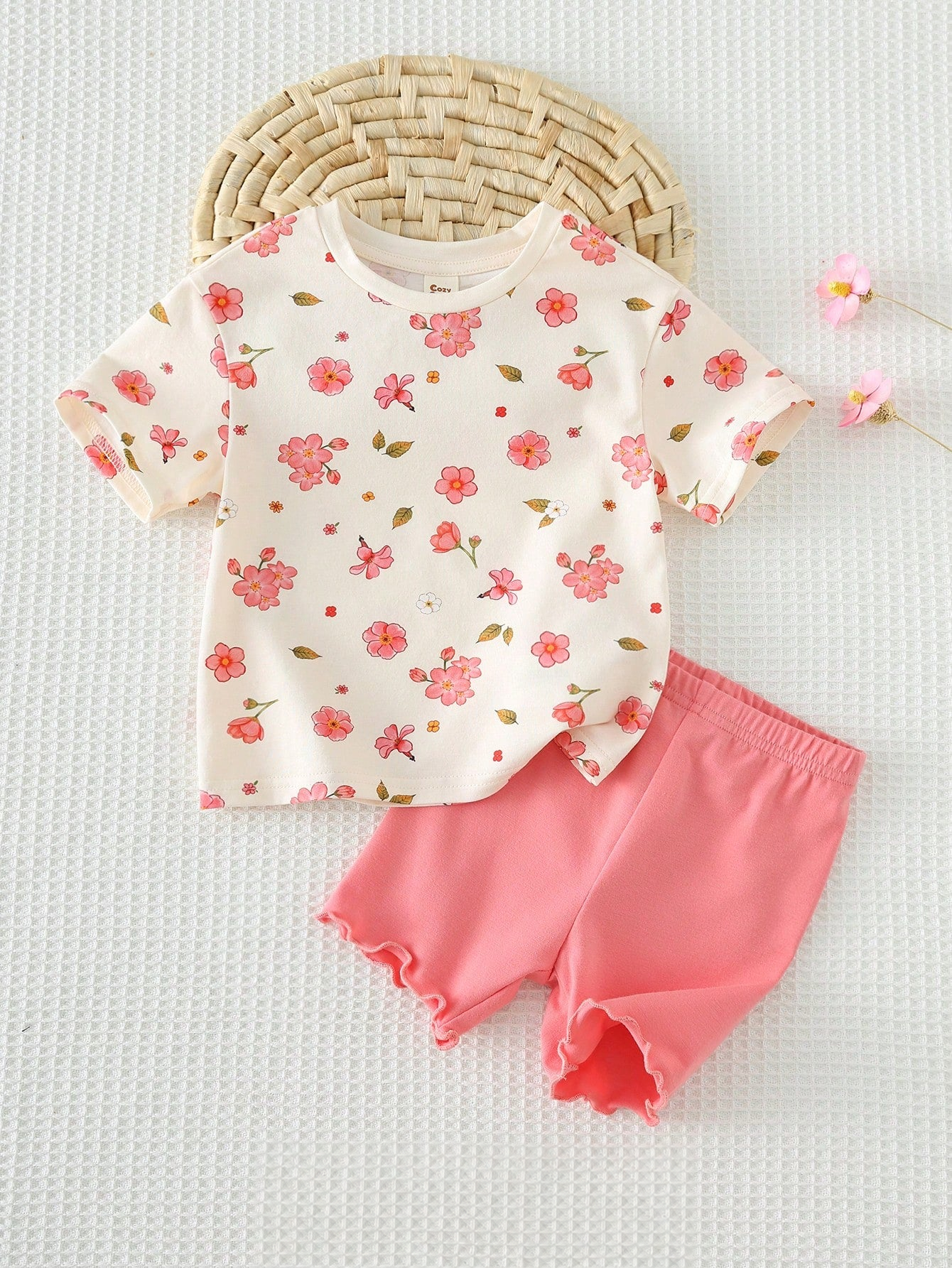 Conjunto Bebê Menina Camiseta Floral e Shorts Ciclismo