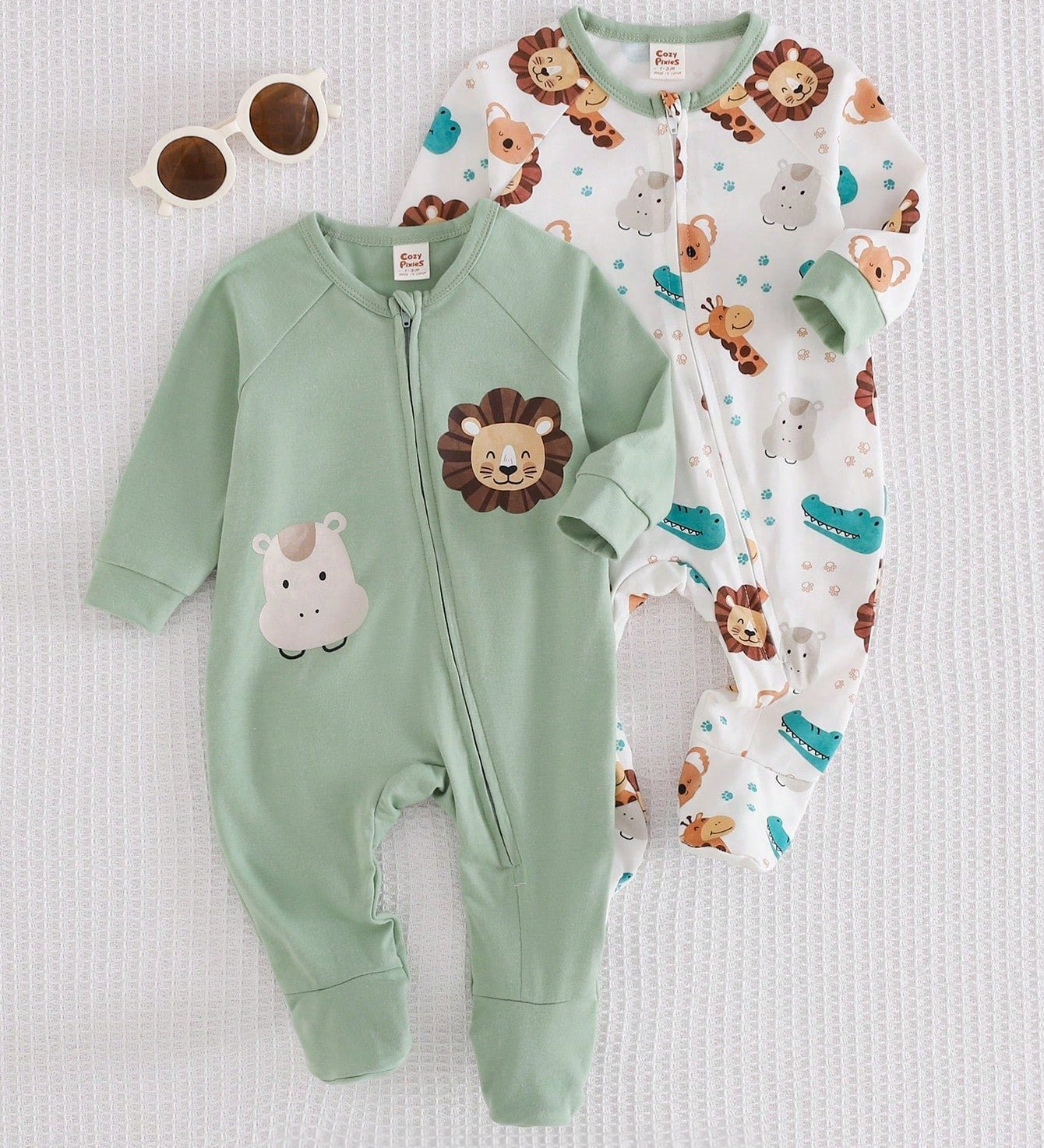 Kit 2 Macacões Bebê com Pé e Zíper Estampa Safári 004 Macacão Unissex 01 Kabannas Verde e branco 1-3 Meses 
