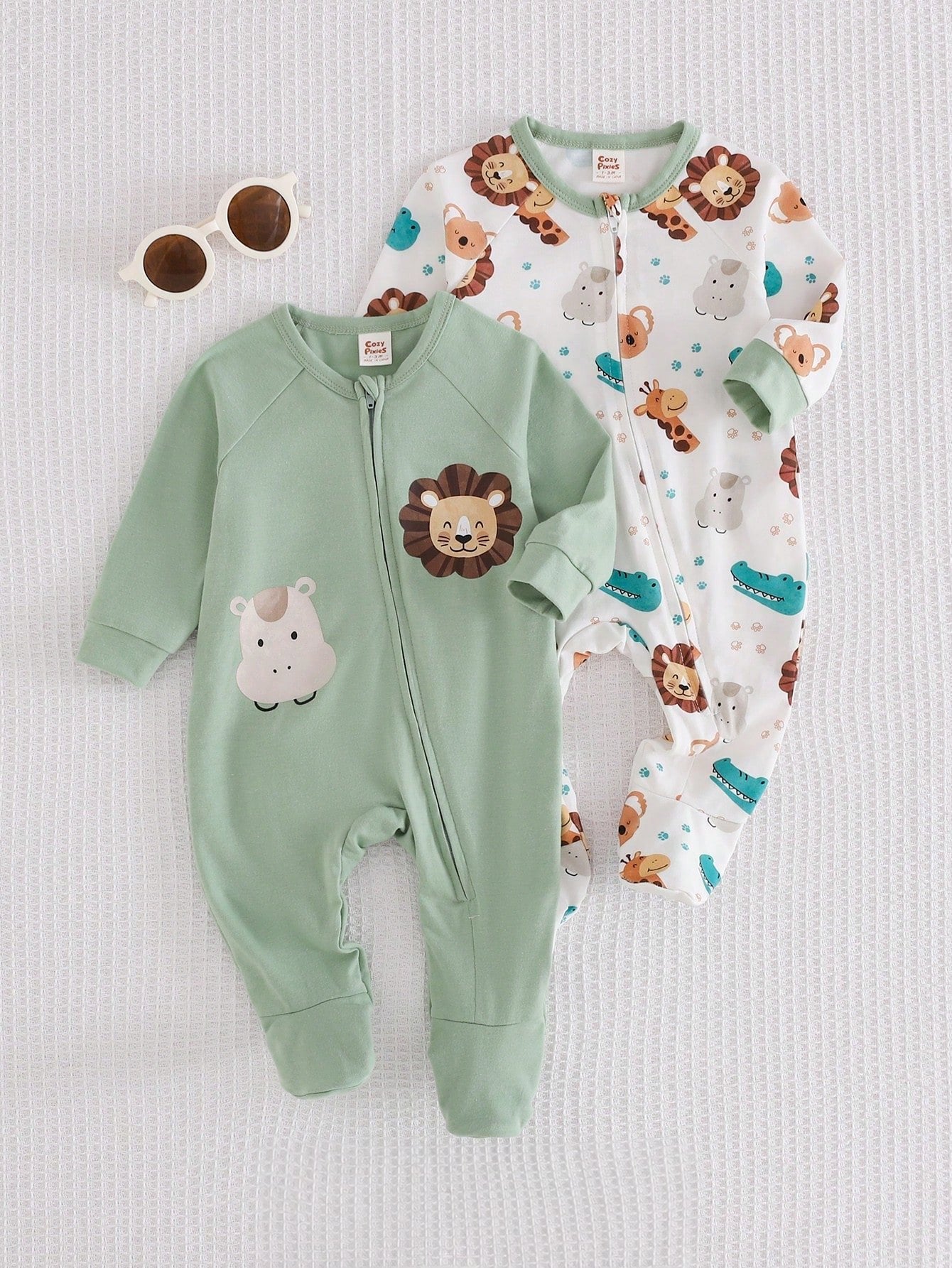 Kit 2 Macacões Bebê com Pé e Zíper Estampa Safári 004 Macacão Unissex 01 Kabannas Verde e branco 1-3 Meses 