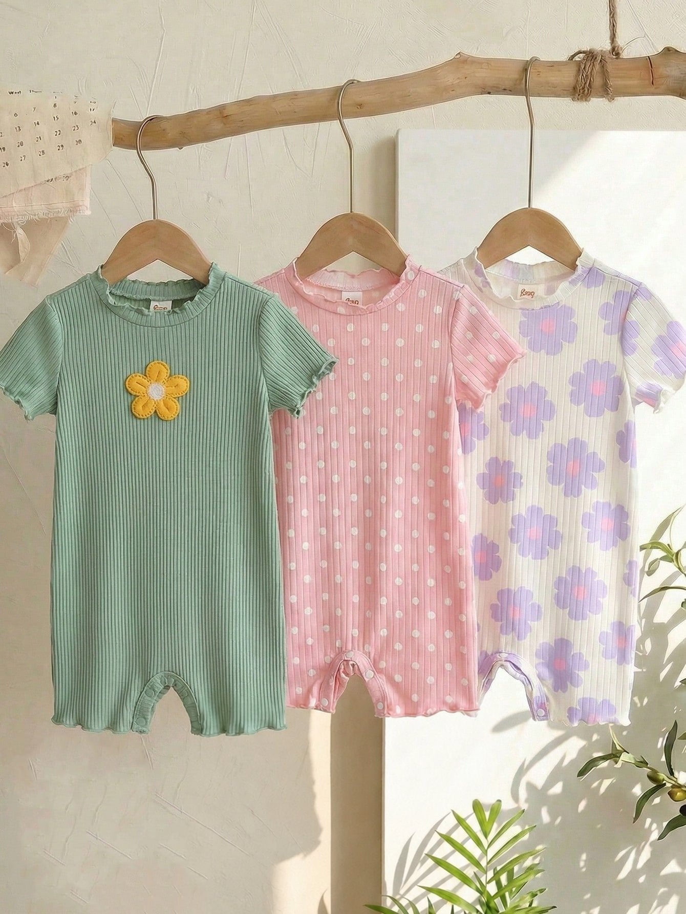Kit 3 Bodies Bebê Menina Canelado Floral, Poá e Liso 004 Body Menina 01 Kabannas Verde, rosa e lilás 0-3 Meses 