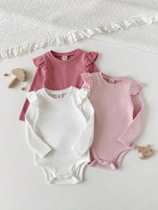Kit 3 Bodies Bebê Menina Manga Longa Babado Borboleta 004 Body Menina 02 Kabannas Rosa e branco 0-1 Meses 